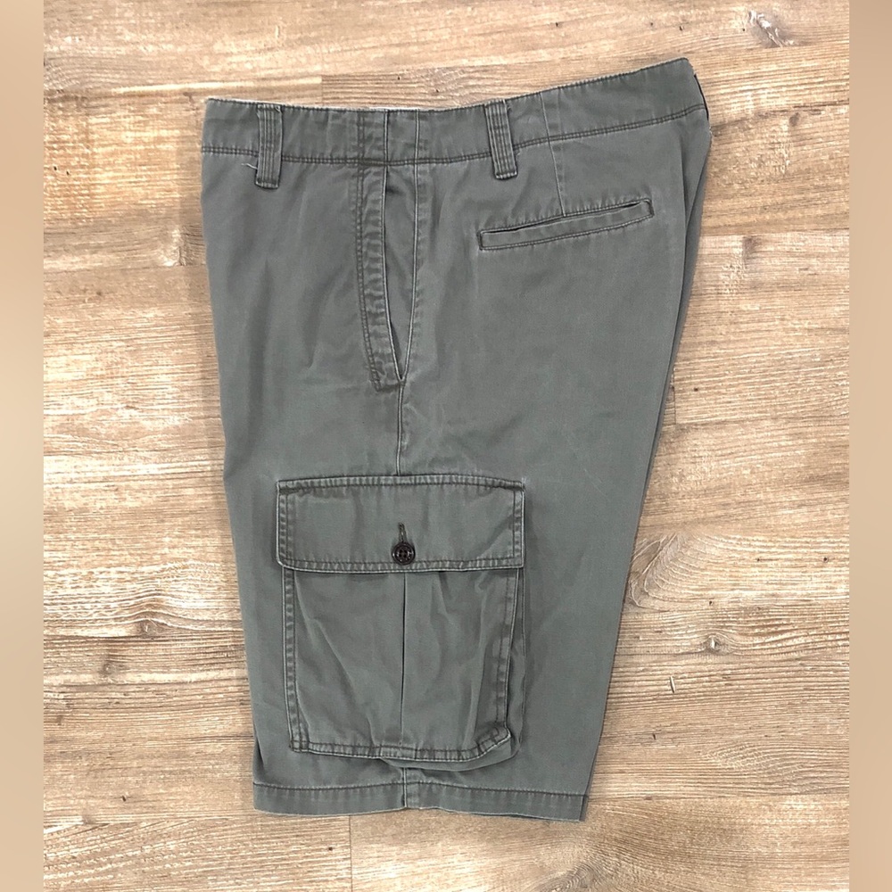 Dockers Men’s 32” Waist Khaki/Gray/Green Cargo Short